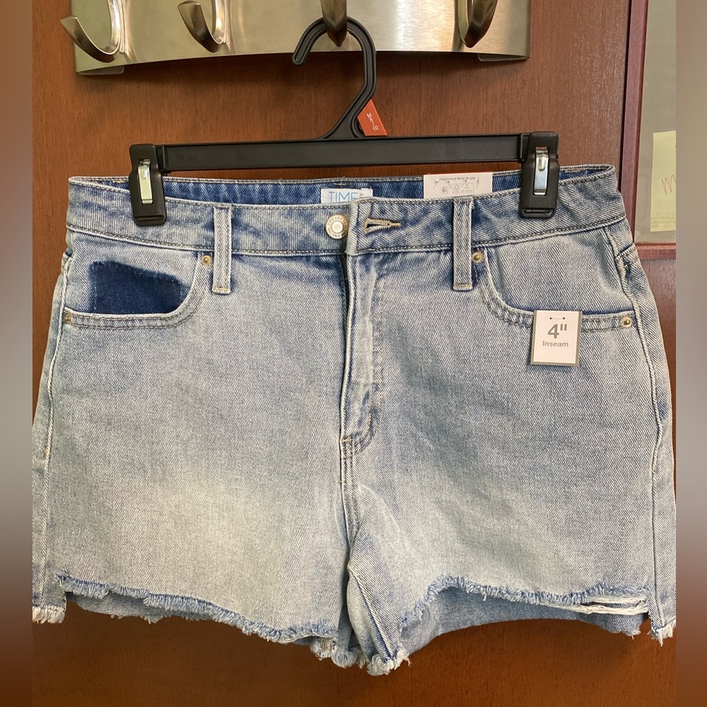 Time and Tru Light Wash Blue Jean Shorts - 8